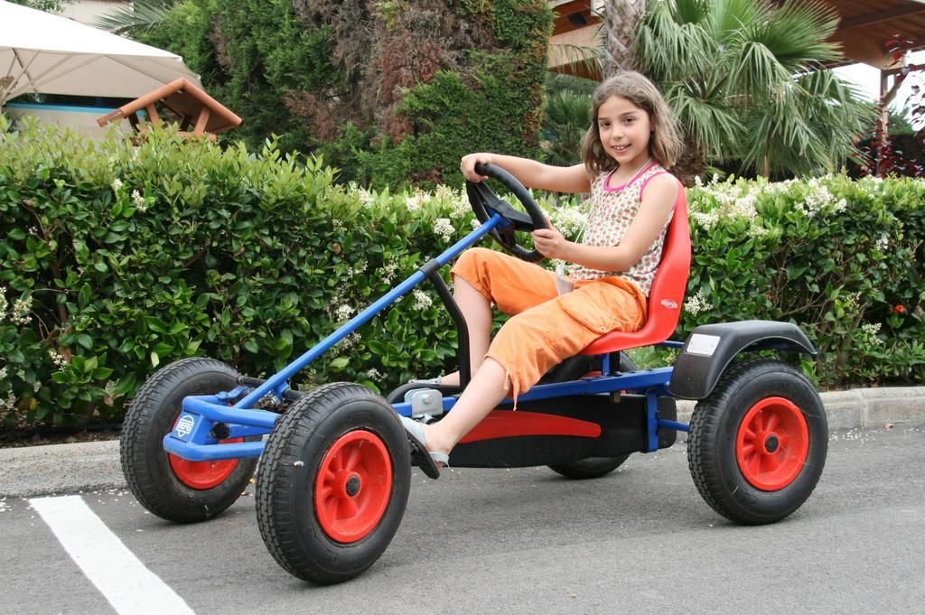 Camping La Pineda De Salou Hotel Bagian luar foto
